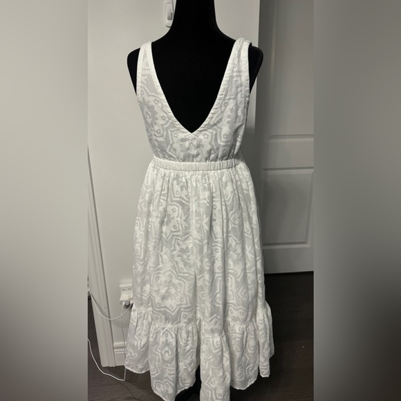 French Connection White V-Neck A-Line Dress /Size 6 - Picture 3 of 7